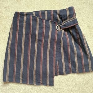 Cute striped skirt!